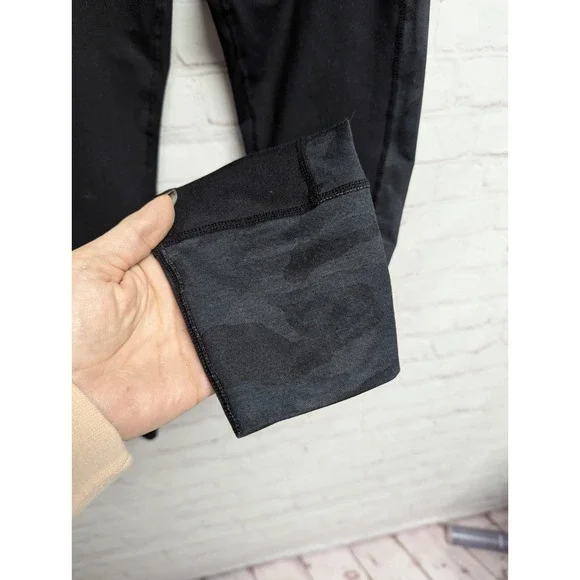 Vuori Leggings Womens Med Black With Camo Side Stripe Athletic Pants EUC 925 - Picture 2 of 7